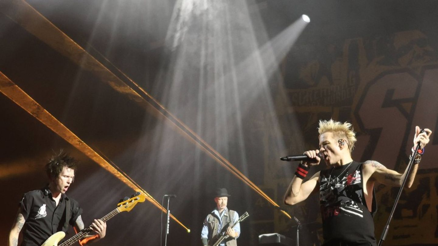 deryck-whibley-erkrankt-australien-tournee-von-sum-41-abgesagt