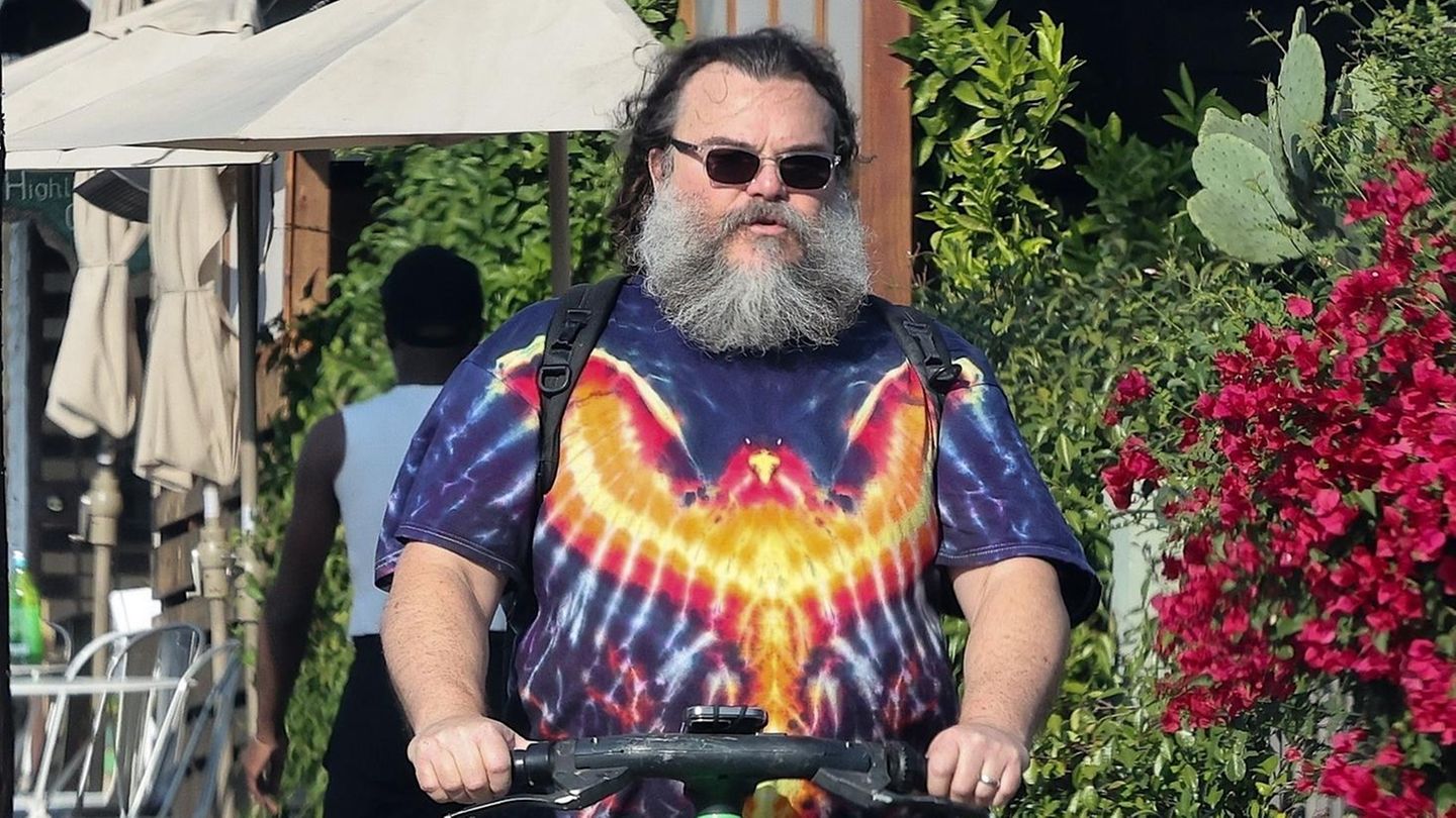 Stars unterwegs : Hier macht Jack Black dem Weihnachtsmann Konkurrenz