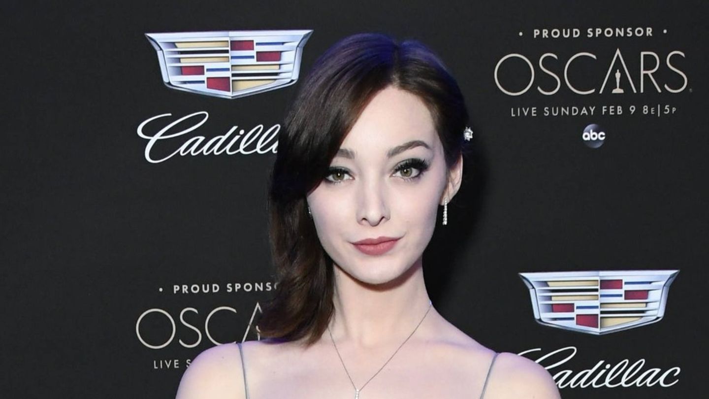 emma-dumont-coming-out-bei-oppenheimer-star