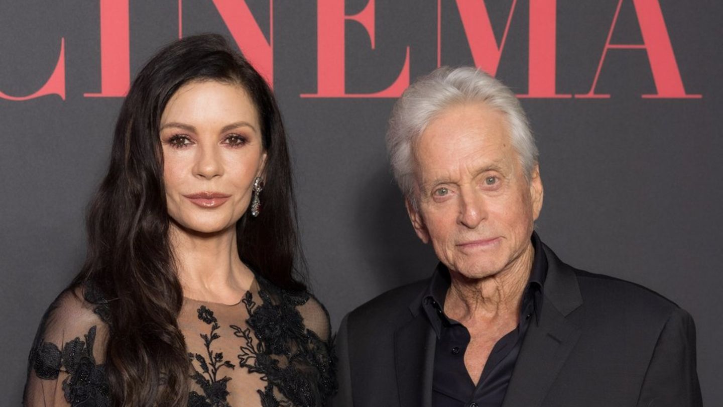 Catherine Zeta-Jones: Auftritt im glamourösen Netzkleid