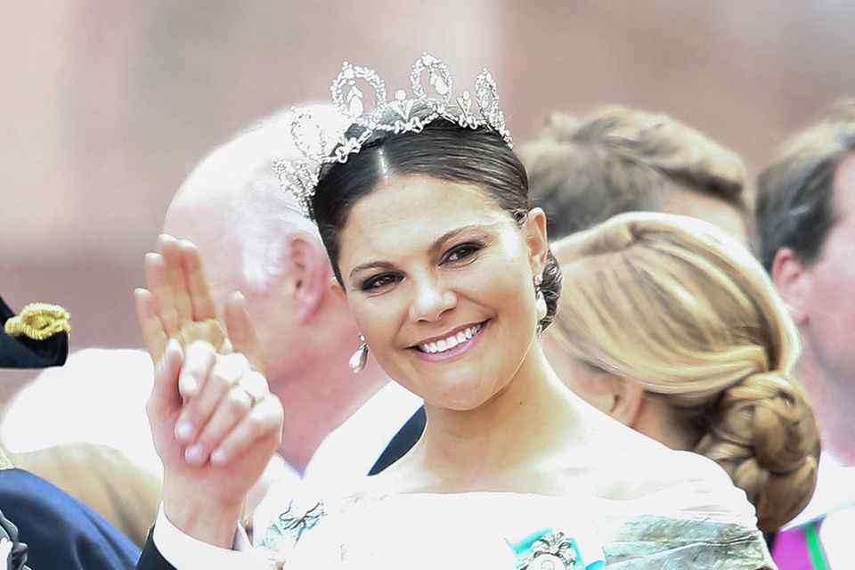 Crown Prince Victoria wears the Connaught Tiara for Magdalene's current era. 