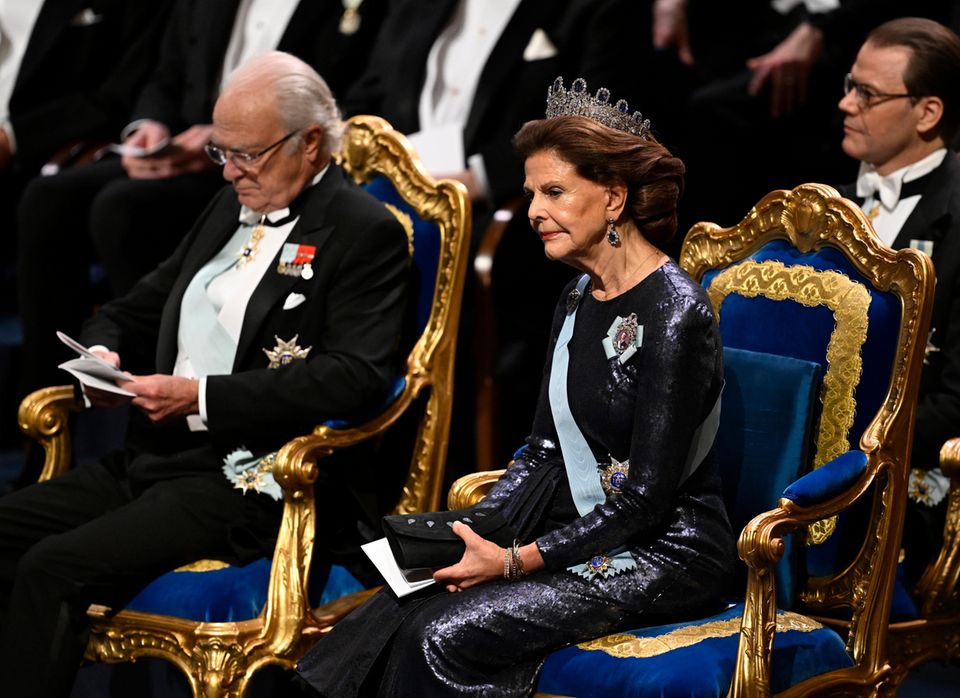 In contrast to the other royals, Queen Silvia had a pillow provided for support.