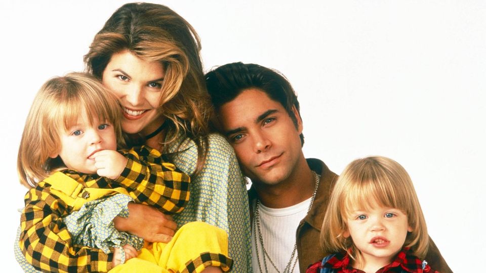 Lori Loughlin und John Stamos mit ihren "Full House"-Serienzwillingen Blake und Dylan Tuomy-Wilhoit