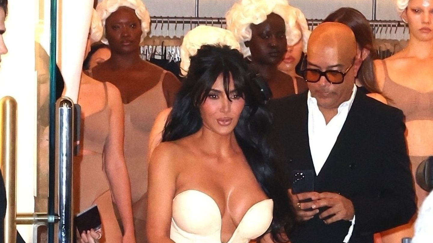 Kim Kardashian: High Heels trotz gebrochenem Fuß