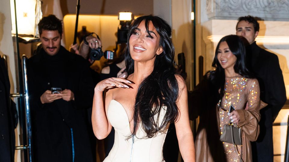 Kim Kardashian kommt in High Heels zur Eröffnung ihres Skims-Stores in New York.