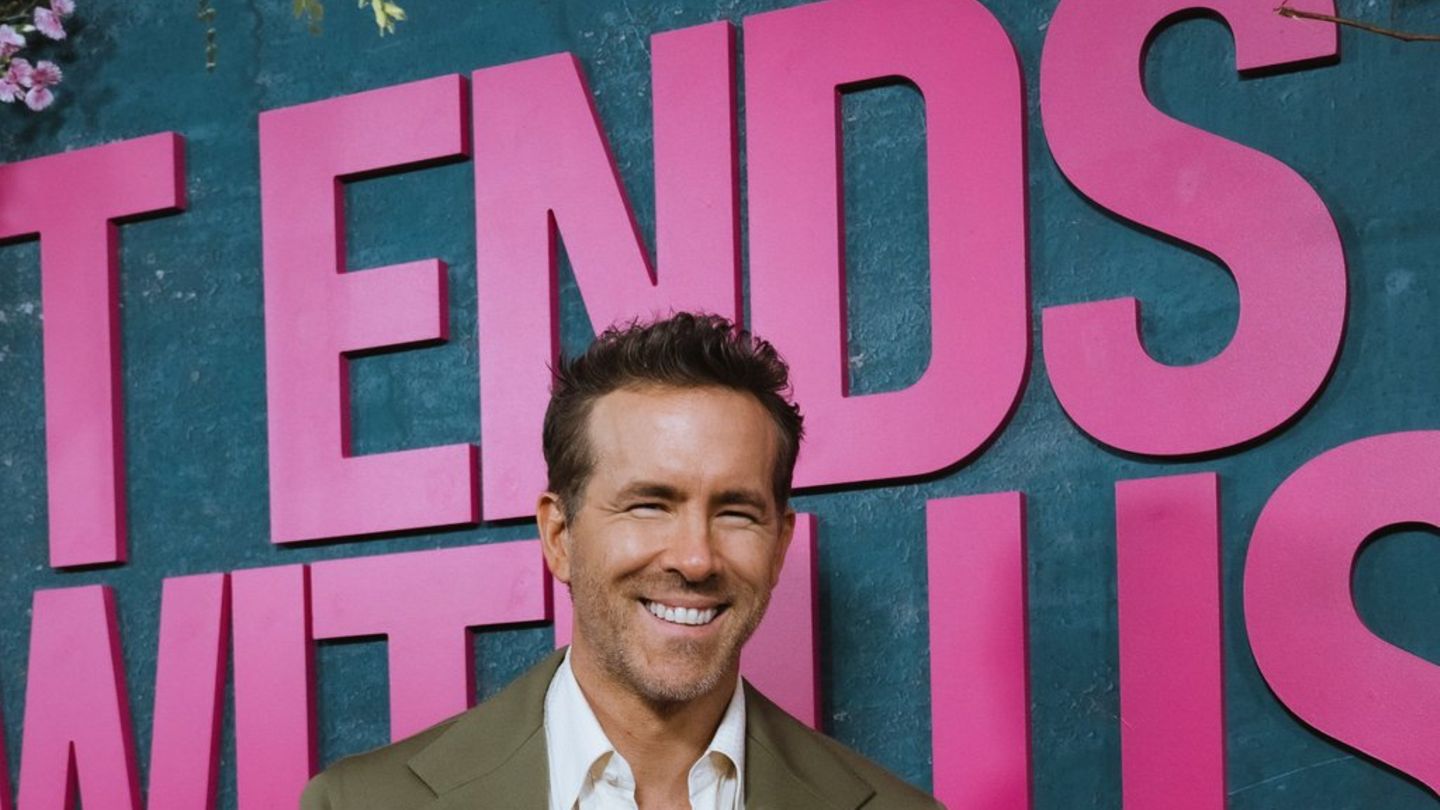 pub-in-wrexham-ryan-reynolds-feiert-mit-fans-und-stars