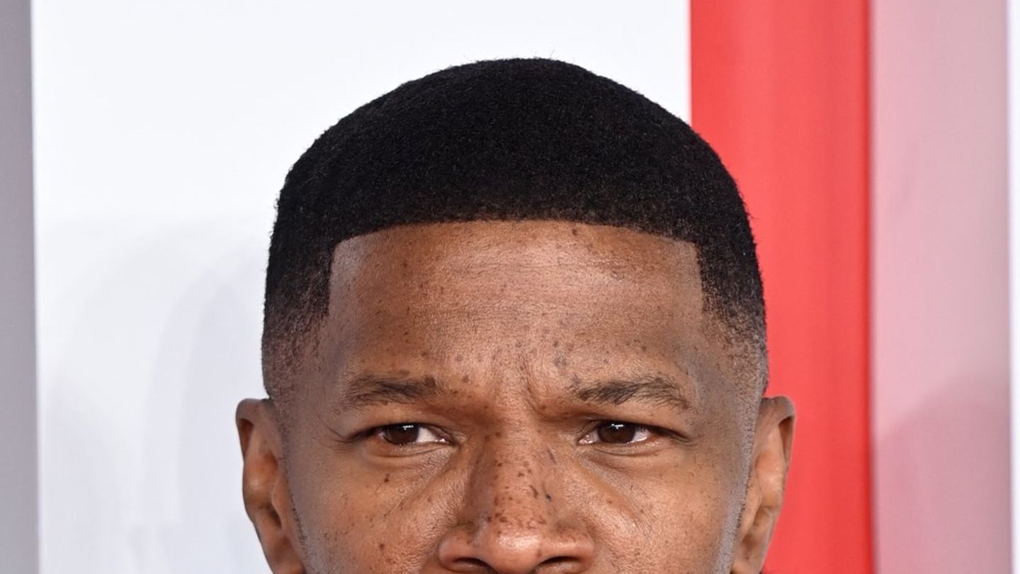 jamie-foxx-mit-glas-angegriffen-filmstar-muss-im-gesicht-gen-ht-werden