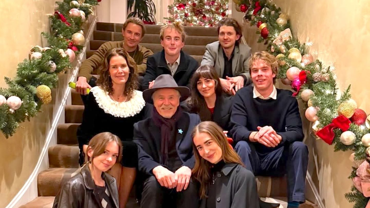 Familienbande 2024: Absolute Seltenheit! Dakota Johnson versammelt sich mit ihrer Familie