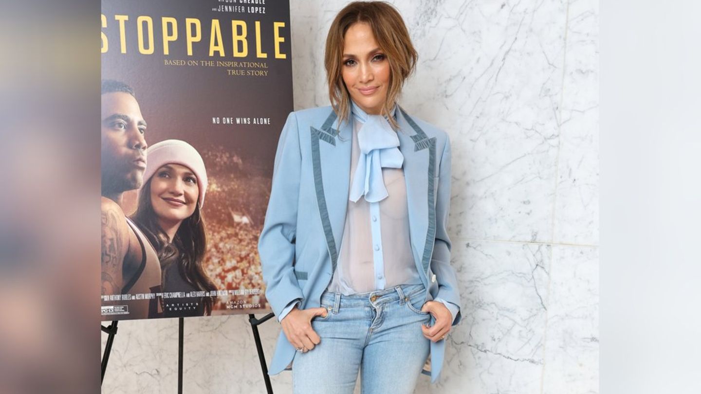 Jennifer Lopez Gewagter Auftritt Im Naked Top Gala De