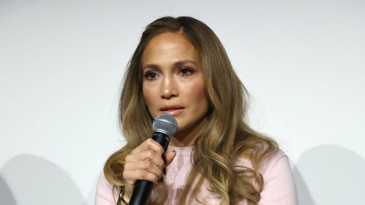 Jennifer Lopez: Interviewer schockiert mit Kommentar über Jennifer Lopez' Alter