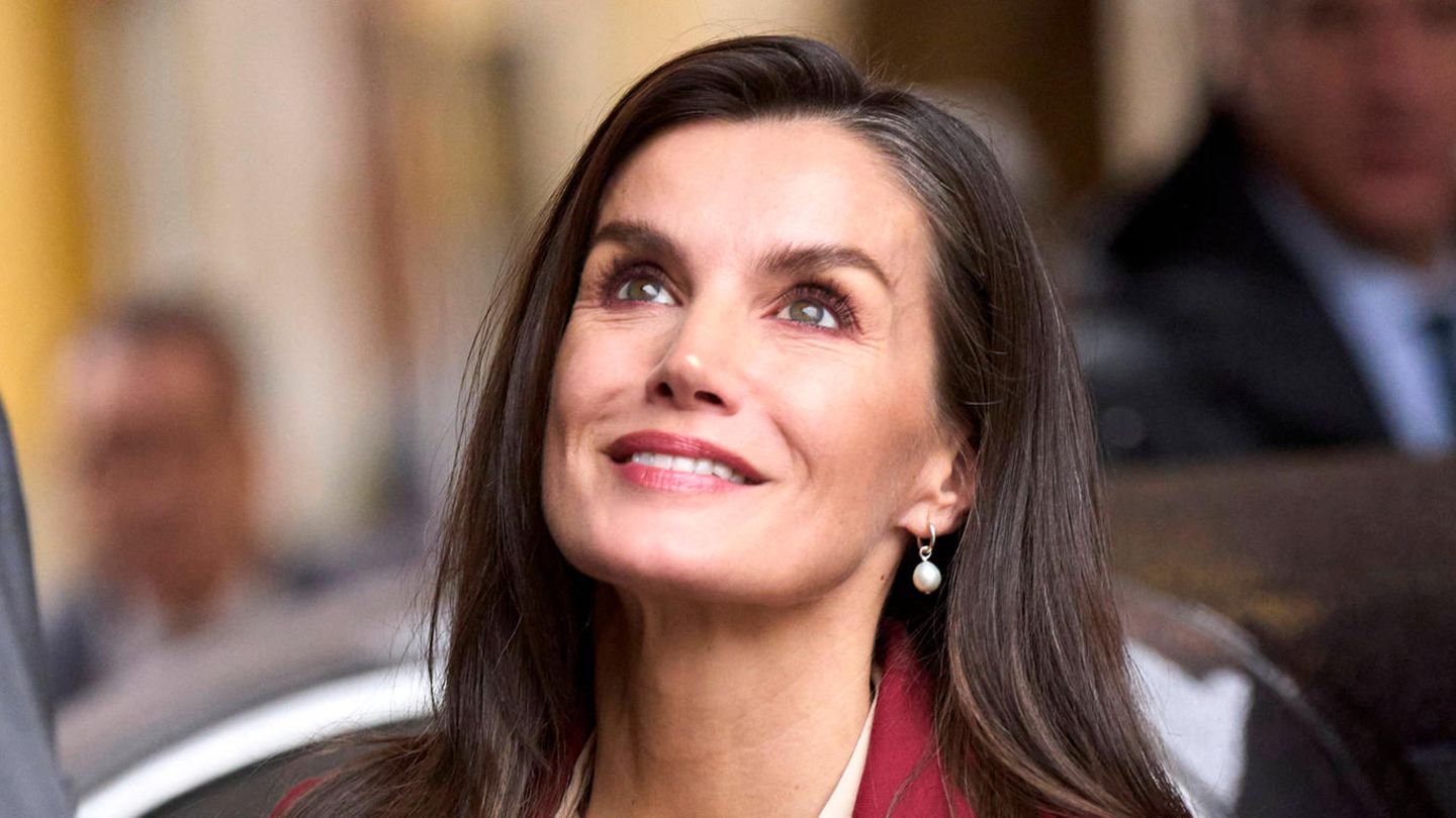 K-nigin-Letizia-Bei-diesem-royalen-Look-kommen-wir-direkt-in-Weihnachtsstimmung