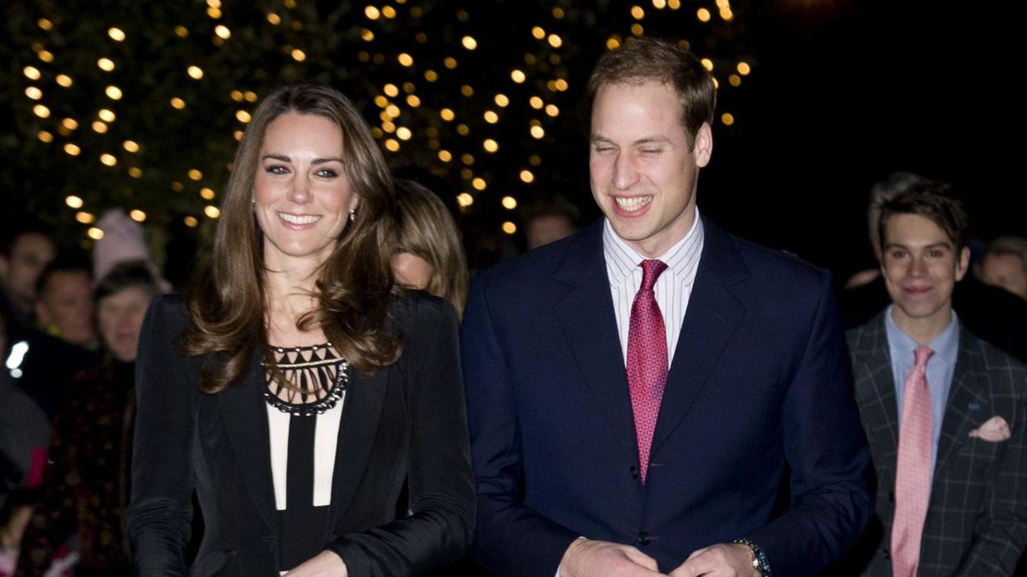 Catherine-Princess-of-Wales-Zu-kurzes-Kleid-2010-sorgte-sie-mit-ihrem-Weihnachtsoutfit-f-r-Aufsehen