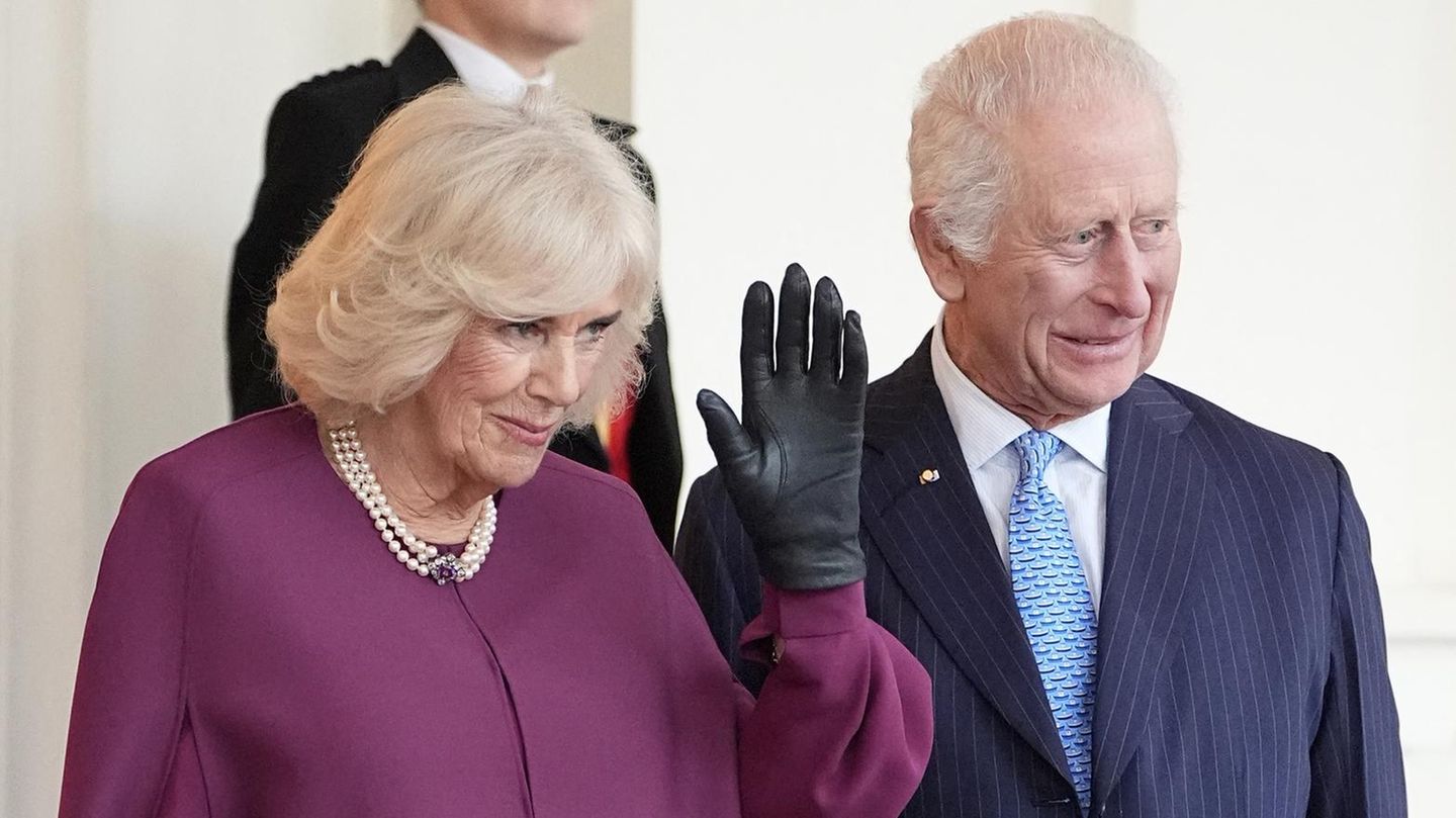 Königin Camilla + König Charles: Zauberhafter Weihnachtsgruß aus Sandringham