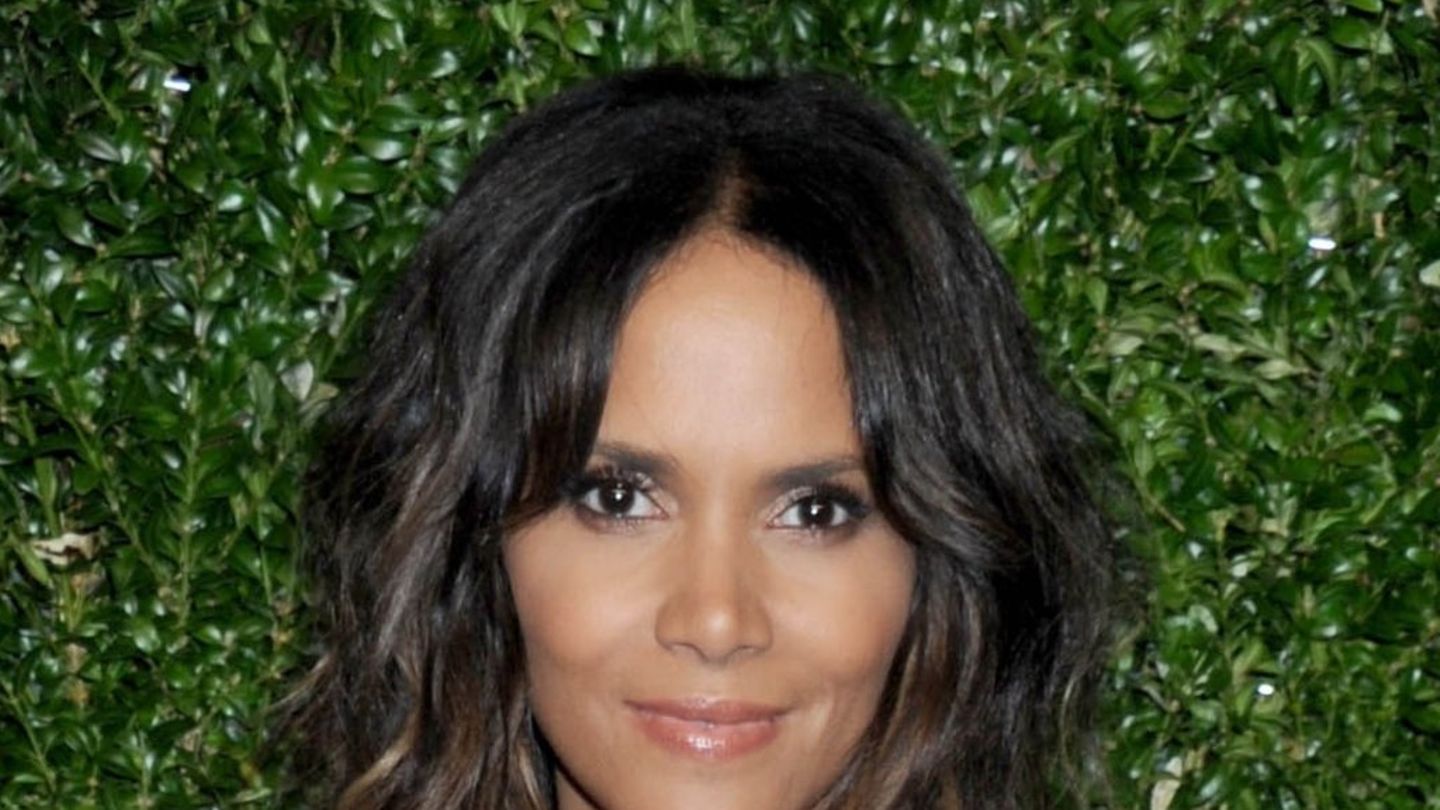 Halle Berry: Weihnachtsgrüße im Badeanzug