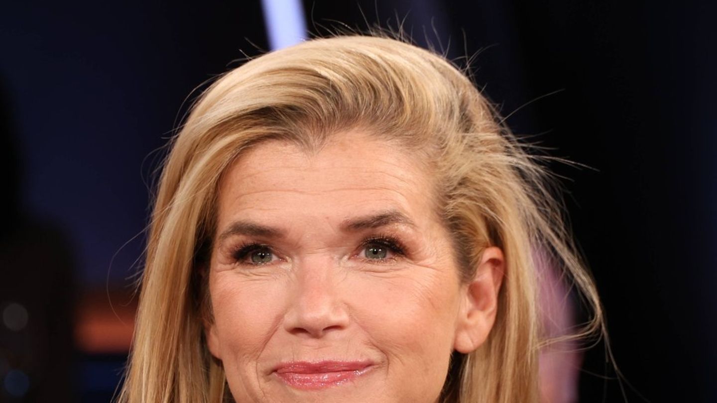 anke-engelke-im-ausland-gibt-sie-sich-als-lehrerin-aus