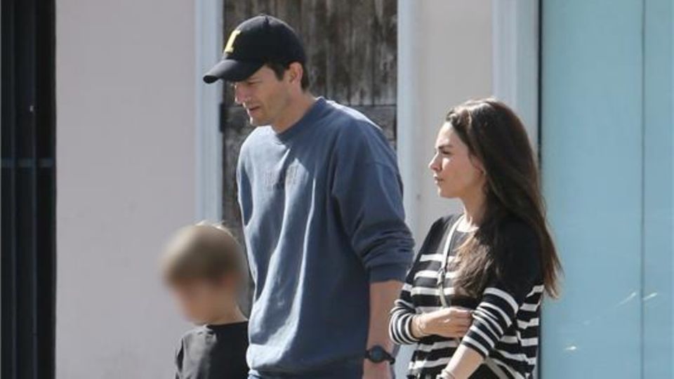 Ashton Kutcher und Mila Kunis beim Ausflug mit Sohn Dimitri