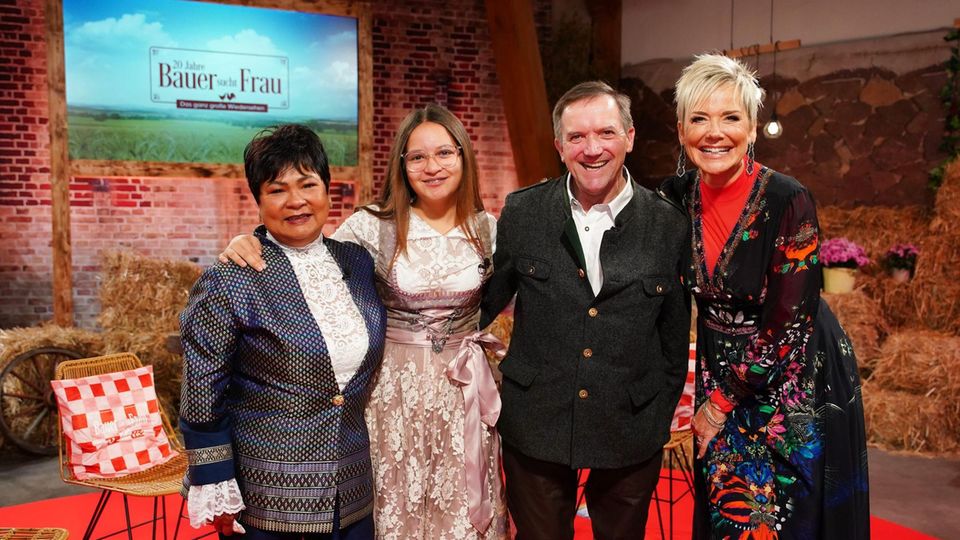 Narumol. Jorafina, Josef und Moderatorin Inka Bause   