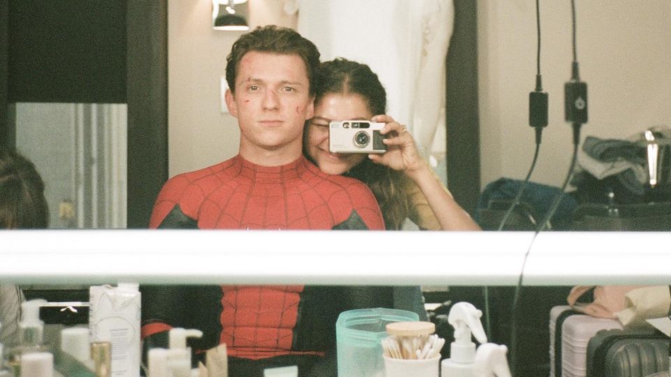 Tom Holland und Zendaya machten ihre Liebe im September 2021 bei Instagram öffentlich.