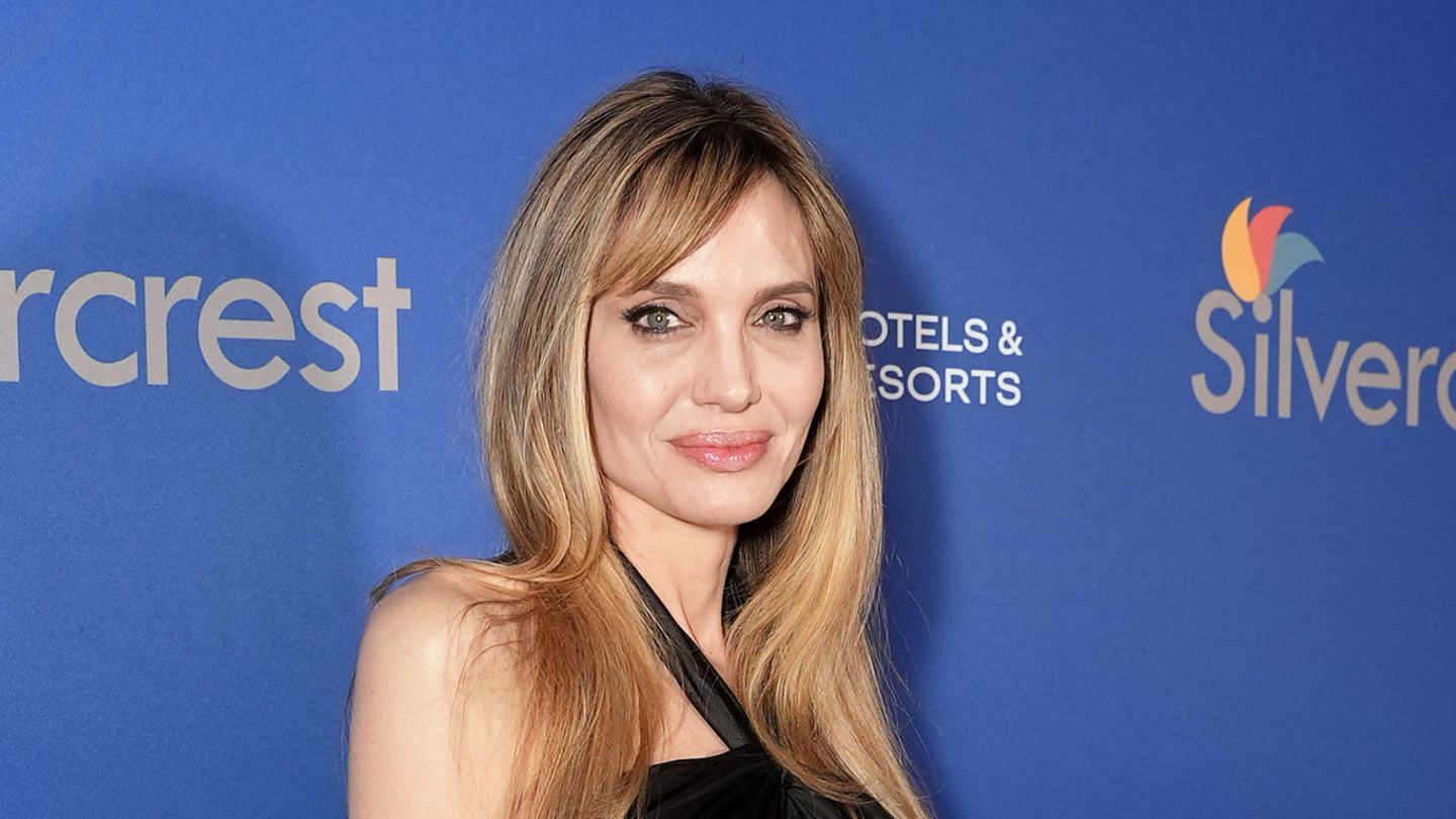 Angelina-Jolie-Angelina-Jolie-bringt-DEN-Frisurentrend-der-2000er-zur-ck