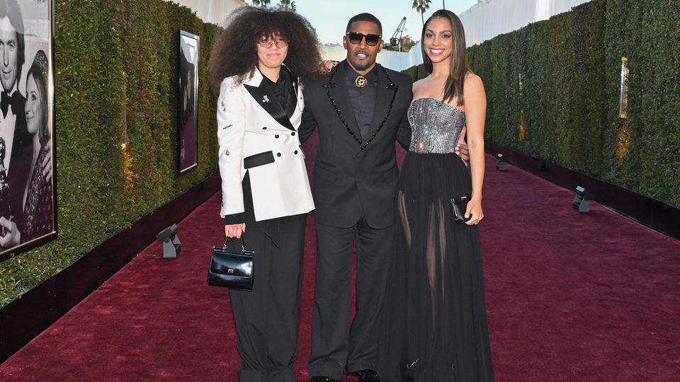 Annalise Bishop, Jamie Foxx und Corinne Foxx bei den Golden Globes 2025.