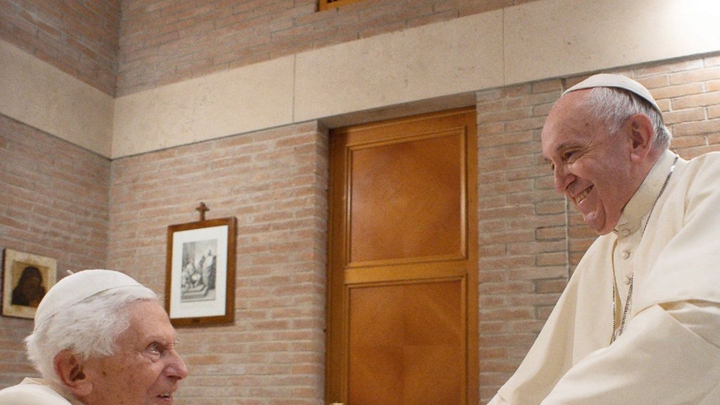 Papst Franziskus über Vorgänger Benedikt: "Er war für mich ein Vater und ein Bruder"