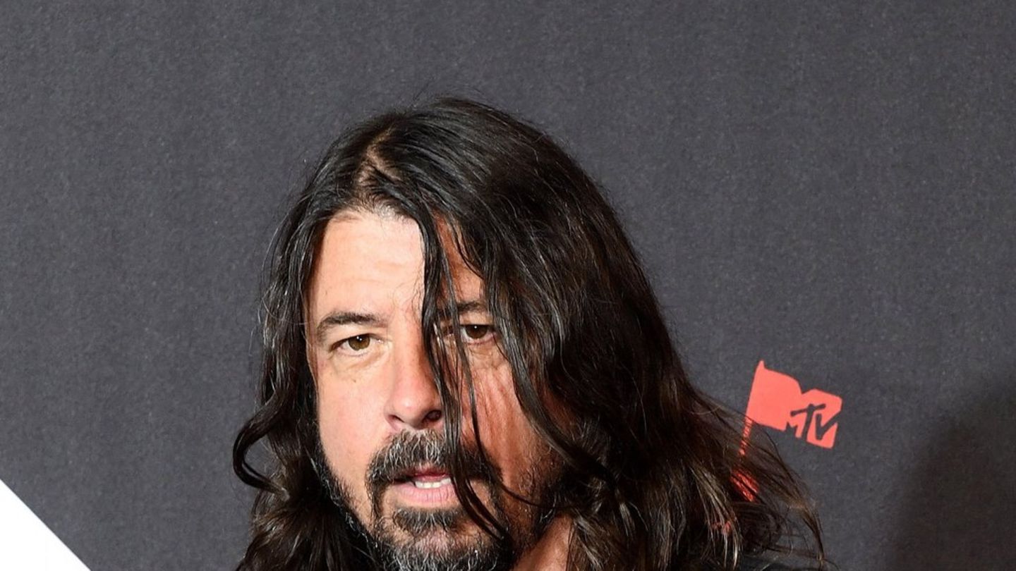 Dave Grohl: Musiker versorgt Hilfskräfte mit Chili