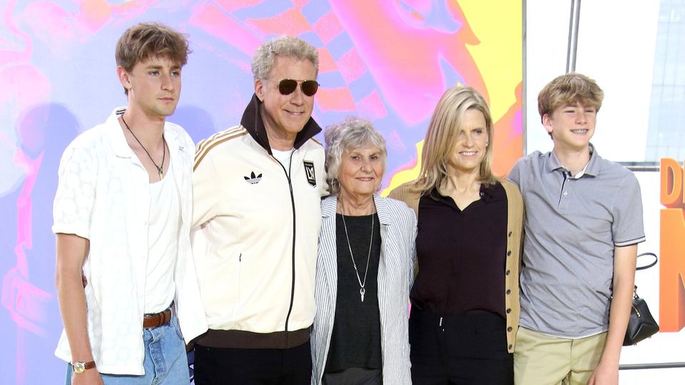 Will Ferrell mit Sohn Magnus (l.), seiner Mutter Betty, Ehefrau Viveca und Sohn Axel im Juni 2024