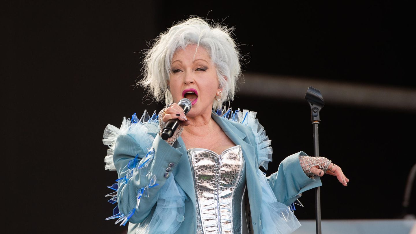 Cyndi Lauper und Co. : Diese Musiker verlassen 2025 die große Bühne