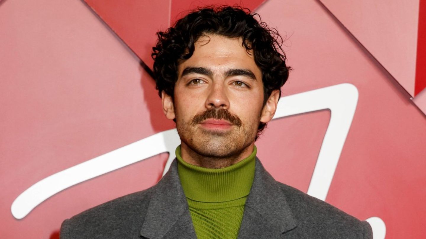 Joe Jonas: Sänger begeistert mit Drag-Video