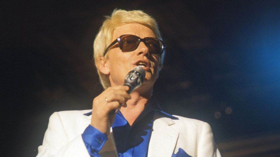 Heino entscheidet sich seit Jahren vor allem für dunkel getönte Brillen, durch die man seine Augen nur leicht oder gar nicht erkennen kann. 