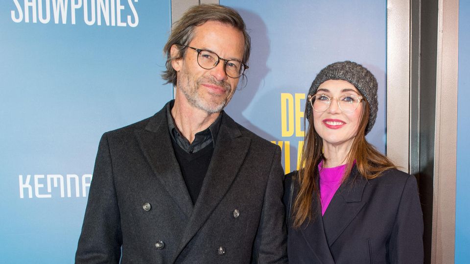 Guy Pearce und Carice van Houten im Jahr 2018