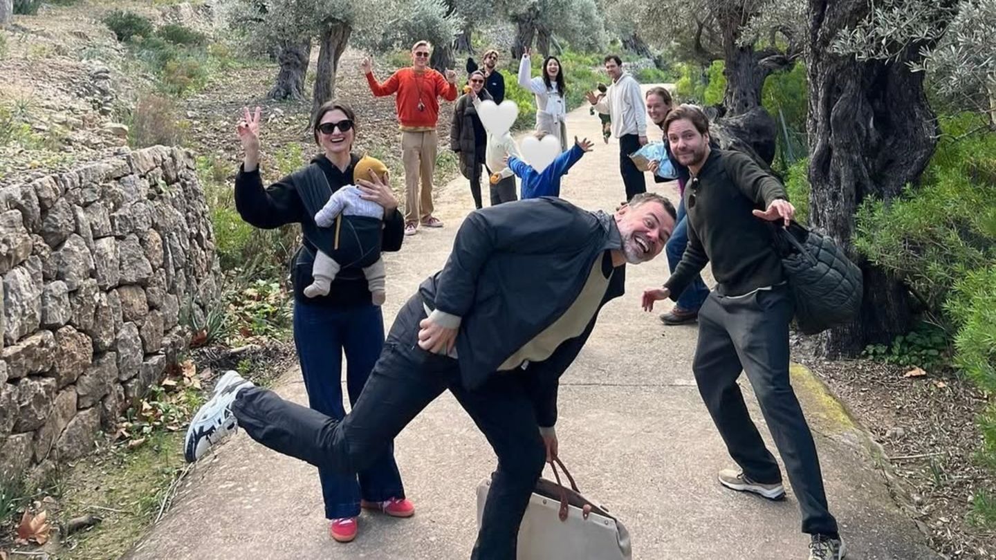 Daniel-Br-hl-Zeigt-Schauspieler-Daniel-Br-hl-hier-erstmals-sein-drittes-Kind-