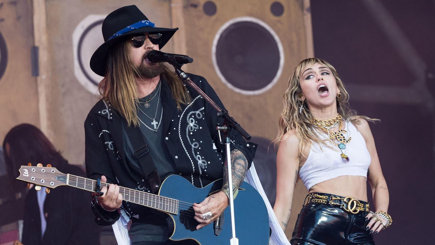 Miley Cyrus: Miley Cyrus distanziert sich von Vater Billy Ray