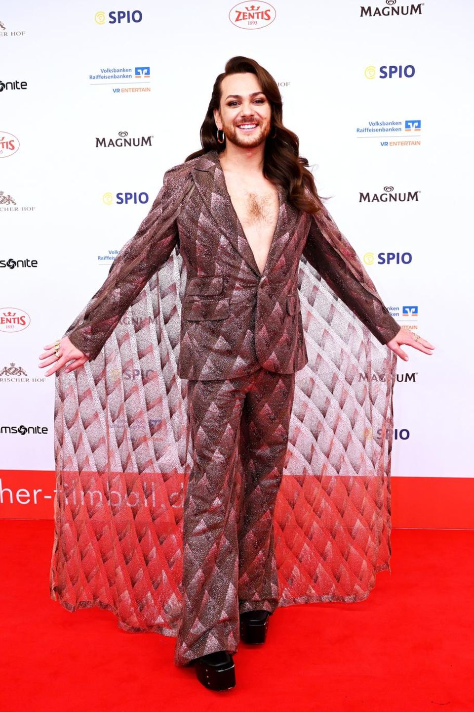 Deutscher Filmball 2025: Die schönsten Red-Carpet-Looks aus München