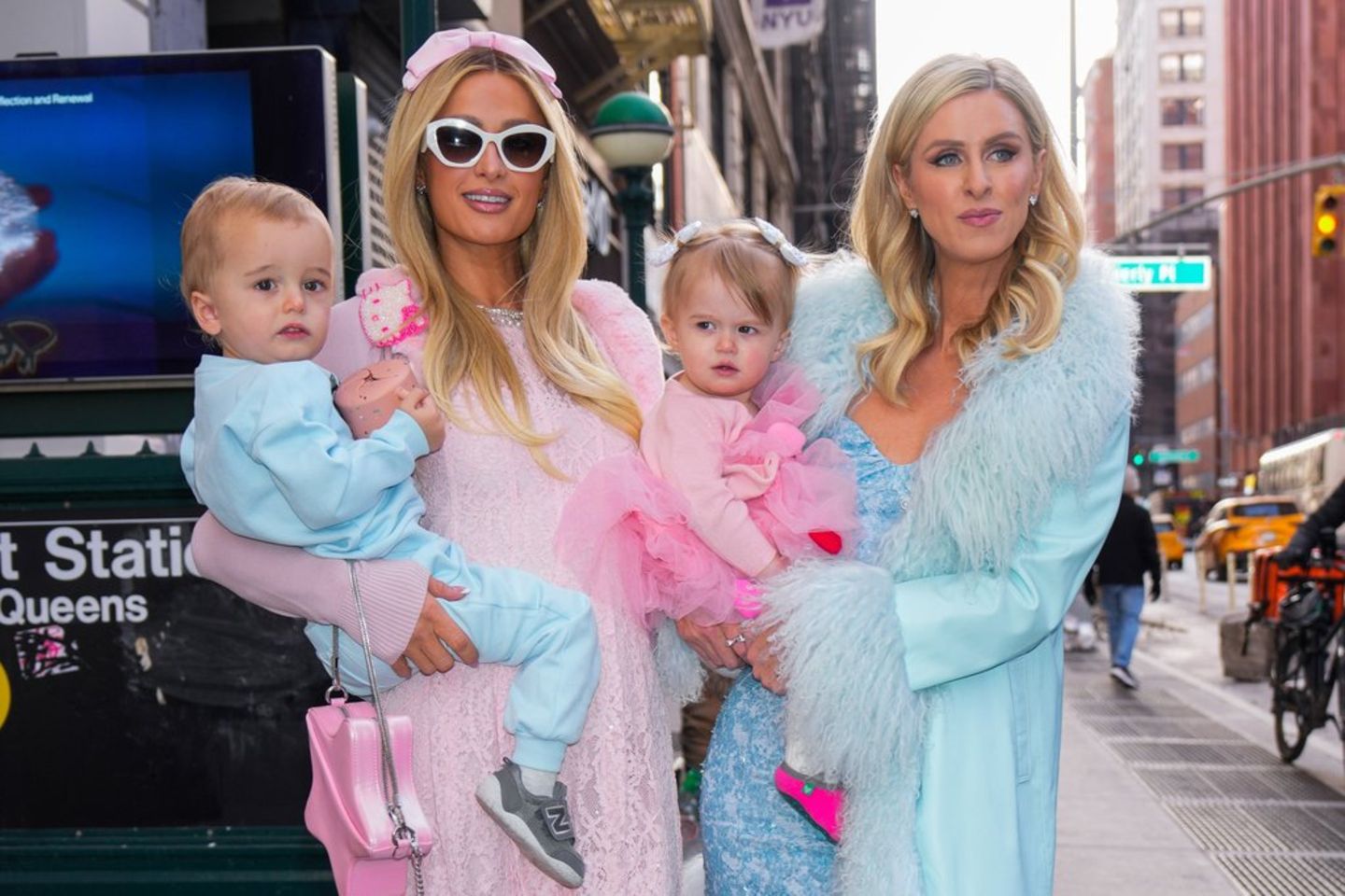Paris Hilton Sie posiert mit Schwester Nicky und ihren Kids GALA.de