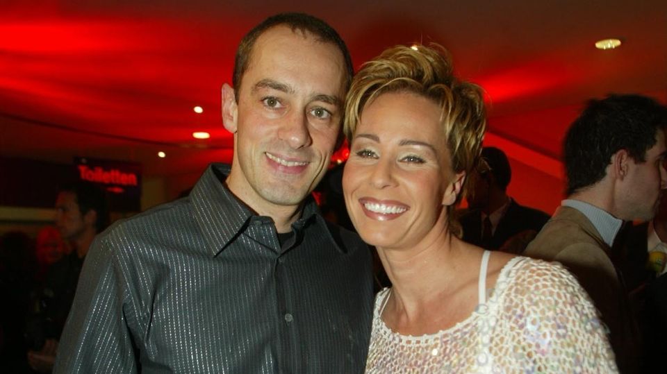 Jens Oliver Haas und Sonja Zietlow zusammen bei einer Preisverleihung im November 2002 in Berlin.