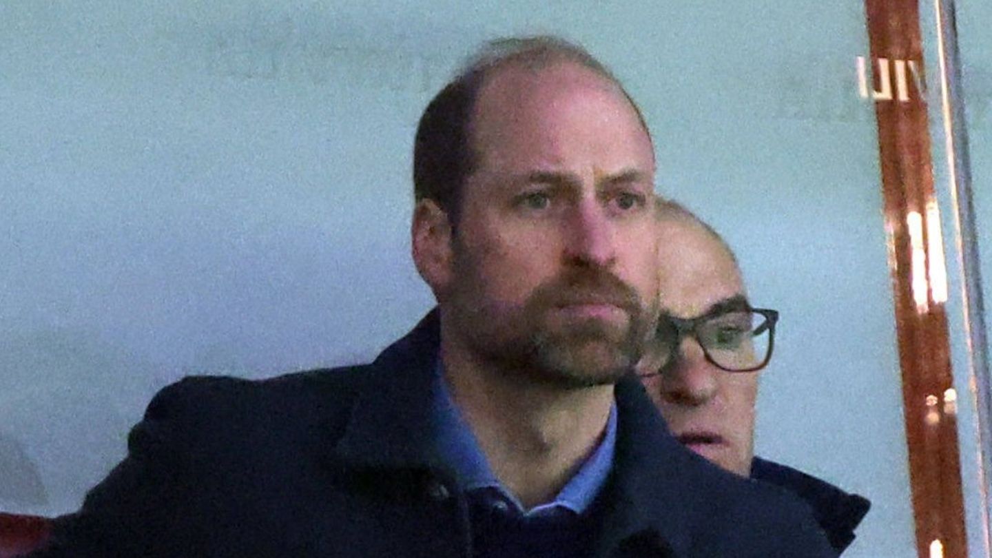 Prinz William im Stadion: Fußballfans verhöhnen die Royals