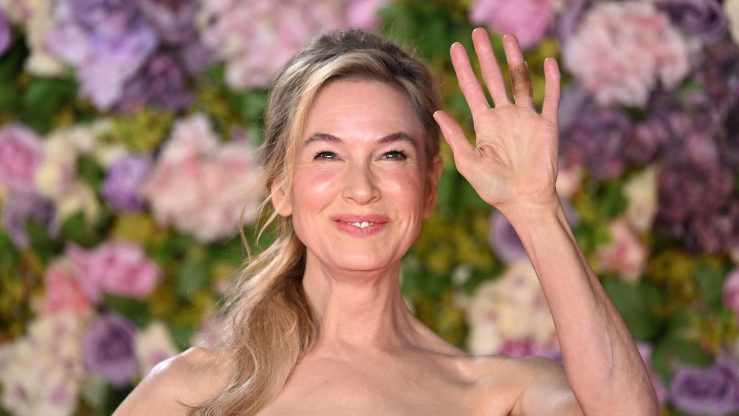 "Bridget Jones"-Premiere in London: Sie glänzt in pinker Satinrobe – doch was hat sie da an ihrem Finger?