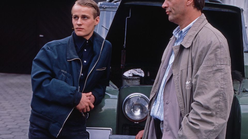 Jürgen Vogel und Walter Kreye in der TV-Serie "Reporter" 1989. 