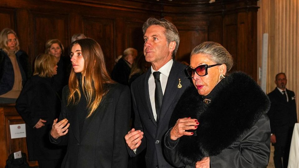 Marina Ricolfi Doria, Emanuele Filiberto und seine Tochter Vittoria beim Gedenkgottesdienst für Vittorio Emanuel von Savoyen am 1. Februar 2025 in Turin