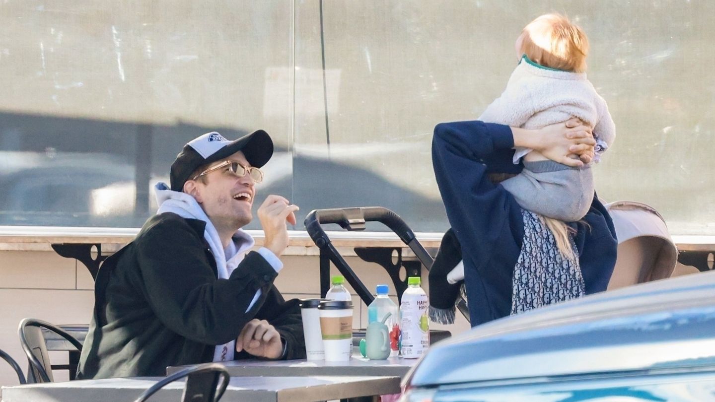 Spotted! : Robert Pattinson hat nur Augen für seine beiden Herzdamen