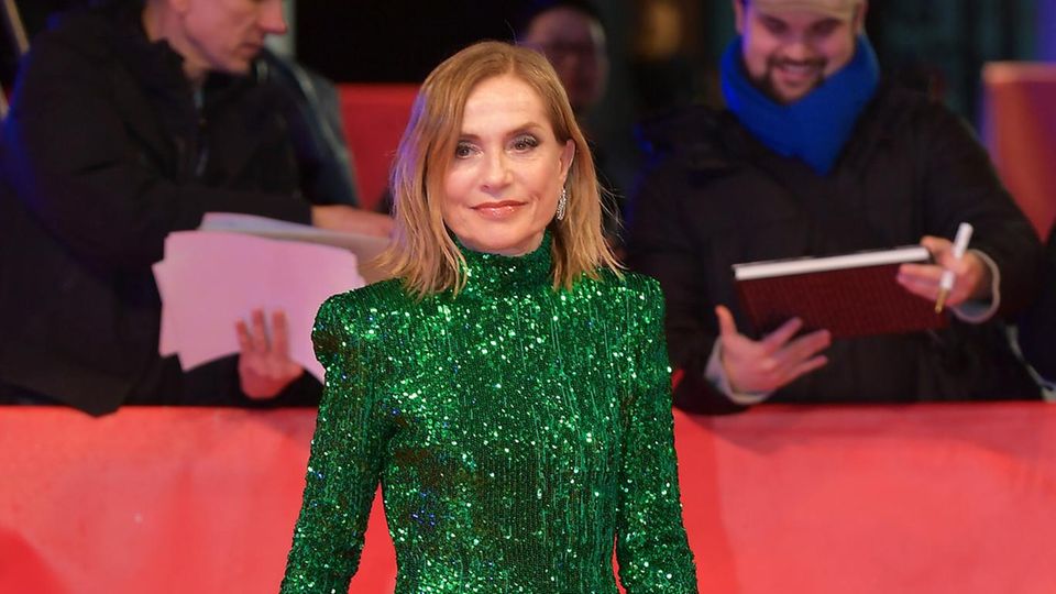 Isabelle Huppert beweist, wie raffiniert man Mode für sich nutzen kann. 