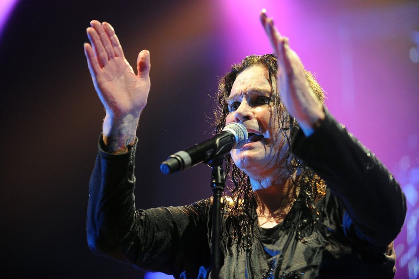 Ozzy Osbourne Prägte mit seiner Band Black Sabbath das metal-genre.