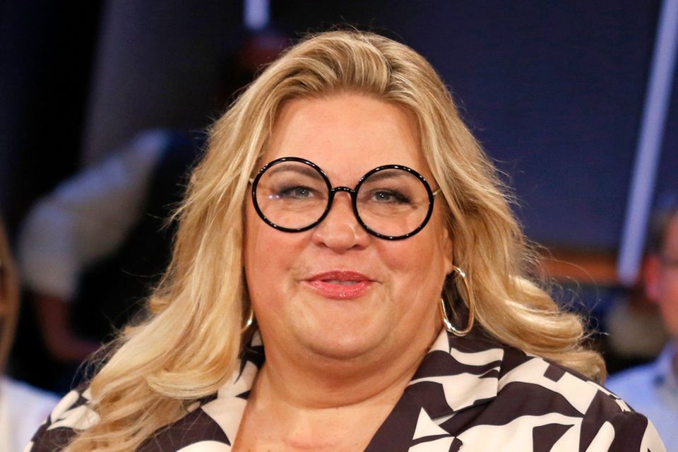 Ilka Bessin "Angst vor der Reaktion" Sie teilt Foto im Badeanzug