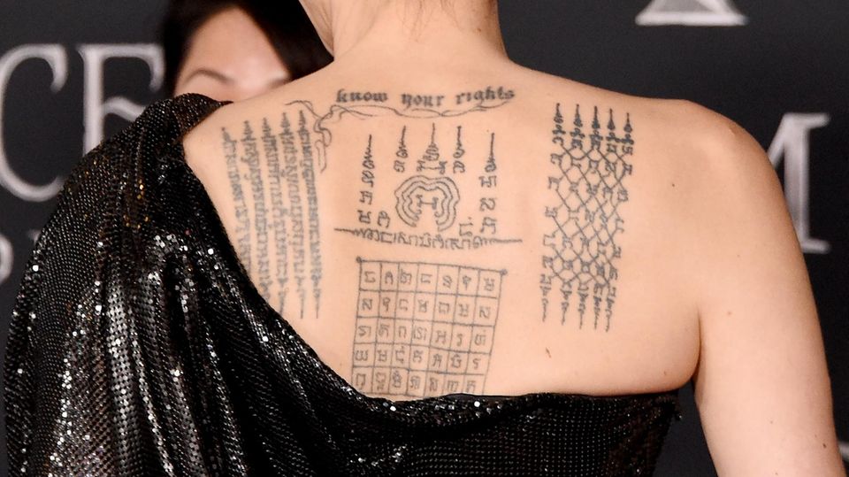 Angelina Jolie hat selbst mehr als 20 Tattoos vorzuweisen.