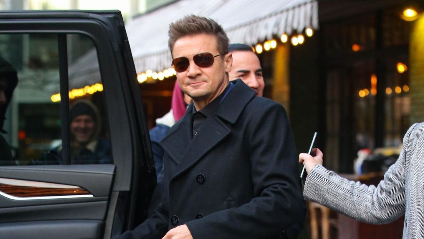 Jeremy Renner: Enthüllt! Jeremy Renner datete heimlich 28 Jahre jüngere Frau