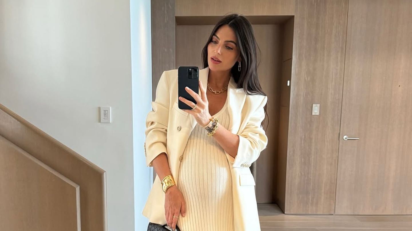 Schön schwanger: Kelly Piquet könnte ihren Babybauch nicht besser in Szene setzen