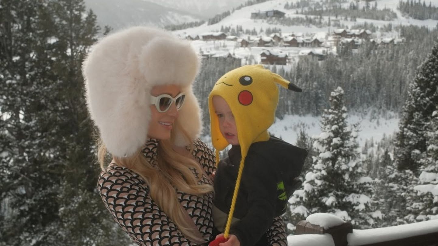 Wintersaison 2024/25: Paris Hilton grüßt aus dem Luxus-Skiurlaub