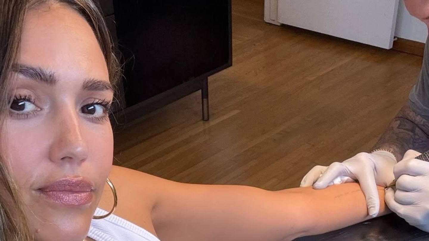 Star-Tattoos: Jessica Alba beginnt Single-Leben mit neuem Tattoo