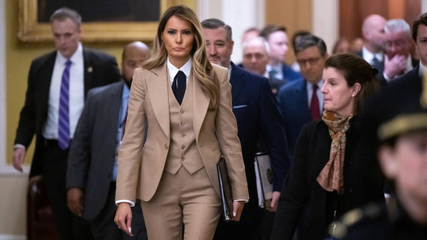 Melania Trump: Melania Trump setzt im Powersuit ein unmissverständliches Zeichen